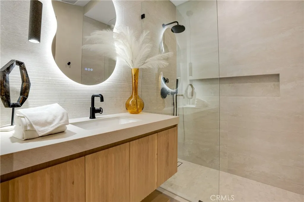 20553 Califa, Woodland Hills, California 91367 home-pic-50